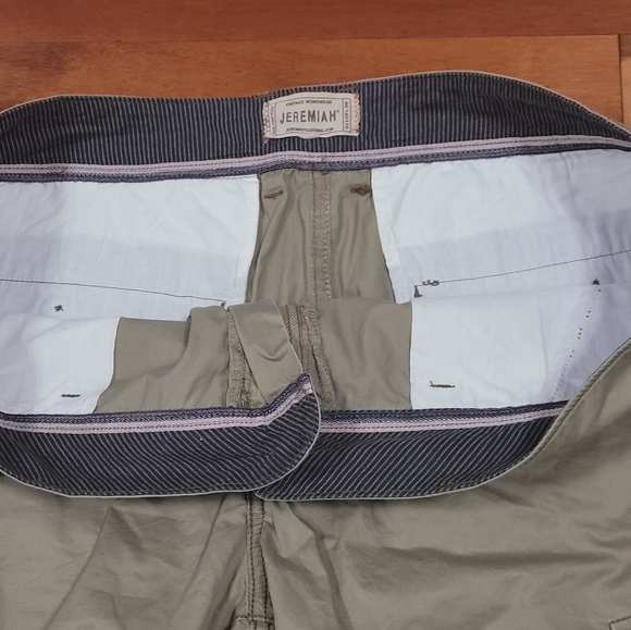 Jeremiah Cargo Shorts - Picture 3 of 7